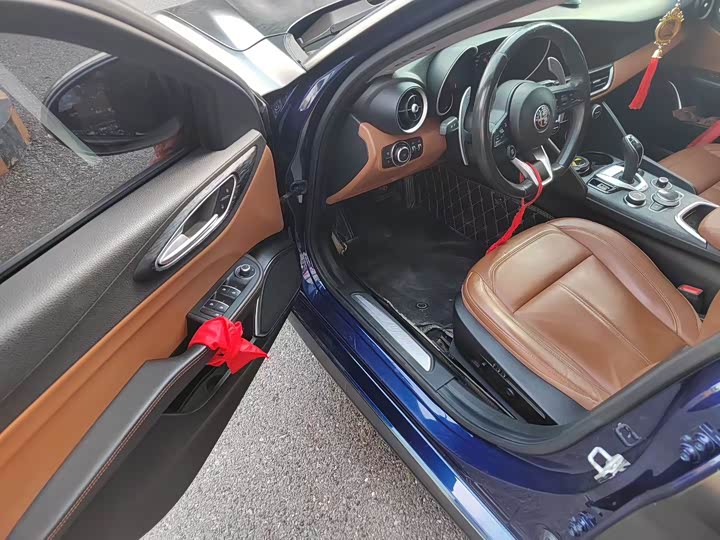 Фото 6 - Alfa Romeo Giulia