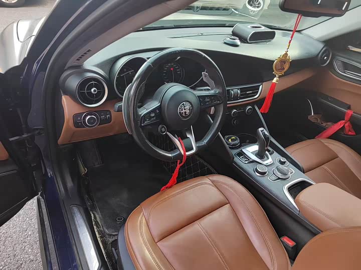 Фото 8 - Alfa Romeo Giulia