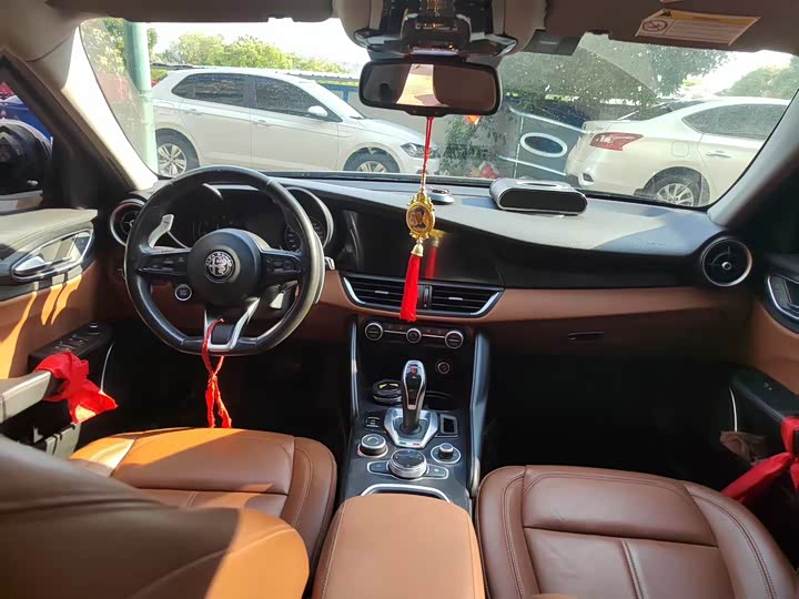 Фото 9 - Alfa Romeo Giulia