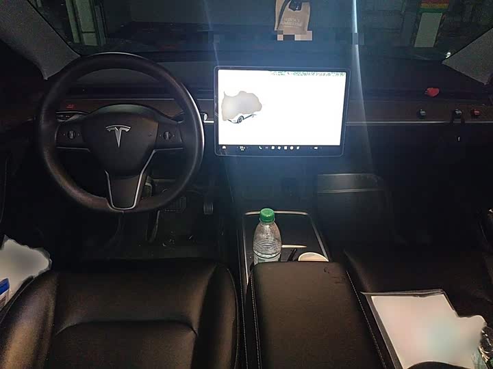 Фото 13 - Tesla Model Y