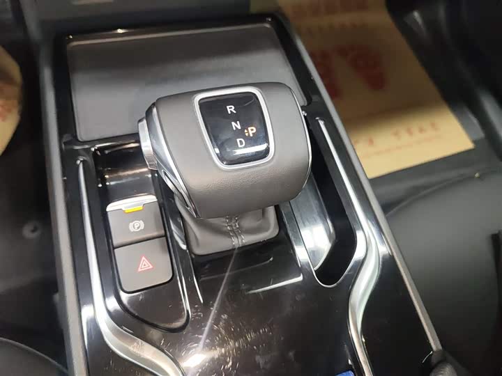 Фото 14 - Hongqi E-QM5