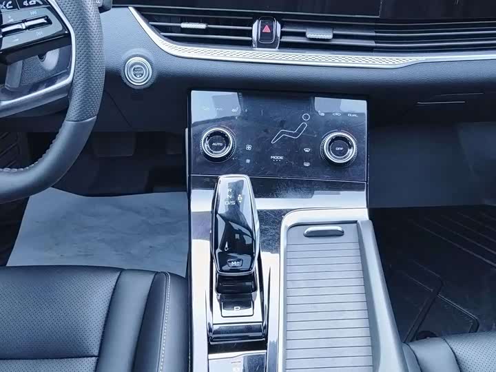 Фото 10 - Bestune B70