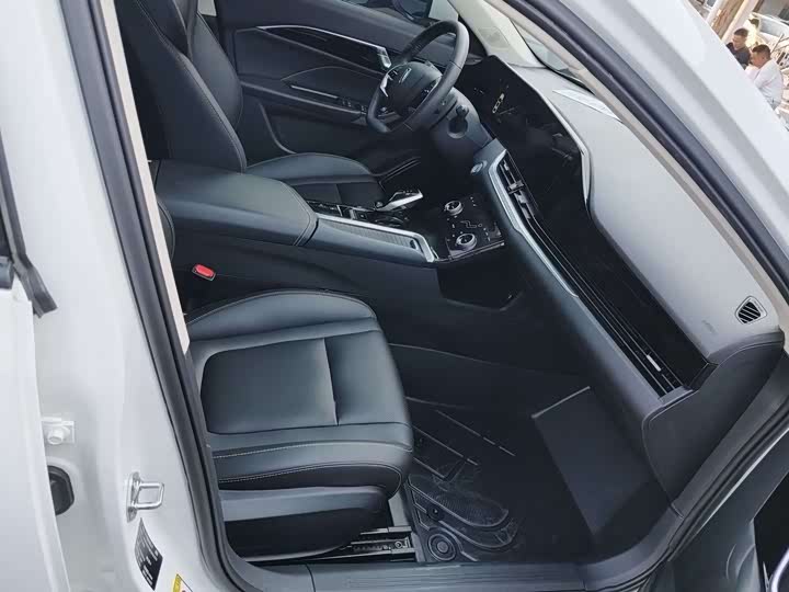 Фото 11 - Bestune B70