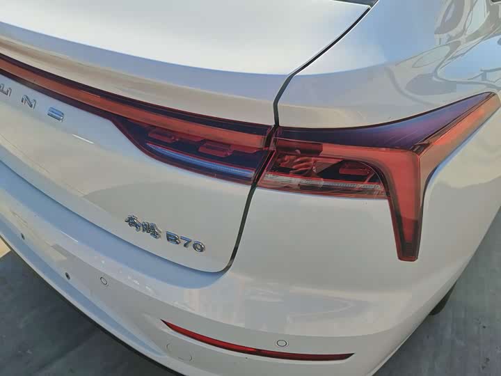 Фото 14 - Bestune B70