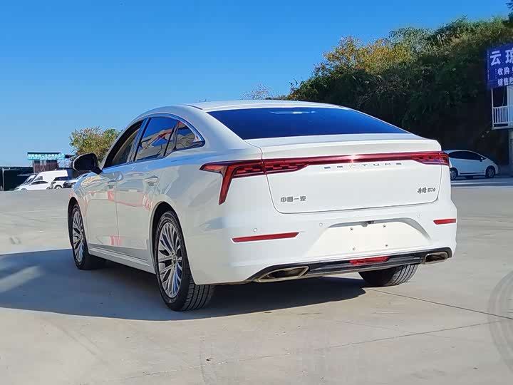 Фото 7 - Bestune B70