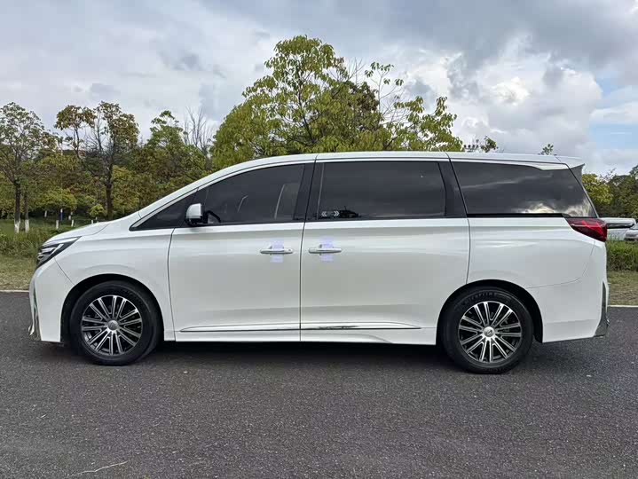 Фото 23 - GAC Trumpchi M8