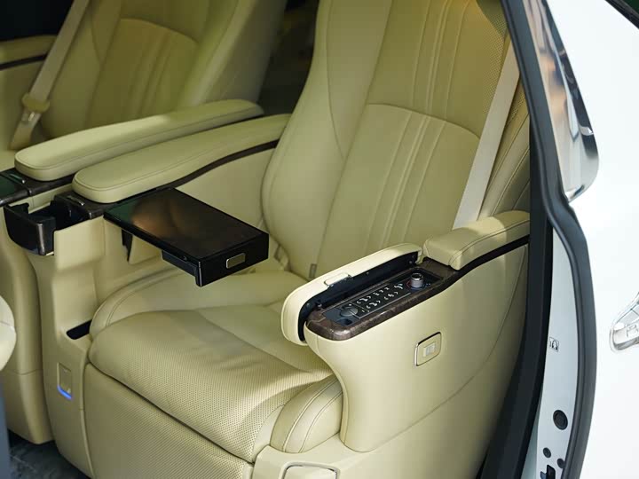 Фото 11 - Toyota Alphard