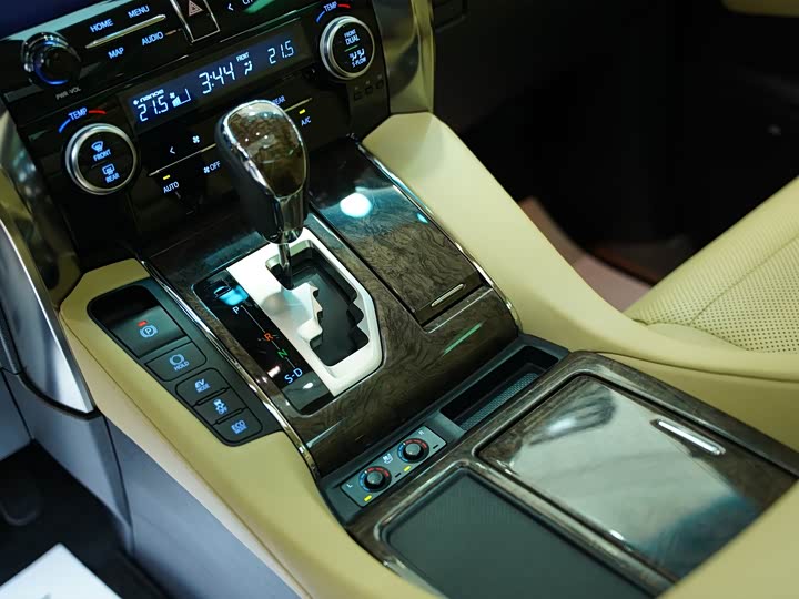 Фото 16 - Toyota Alphard