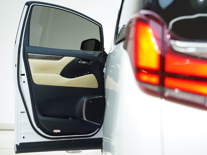 Фото 23 - Toyota Alphard