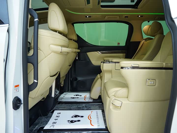 Фото 9 - Toyota Alphard