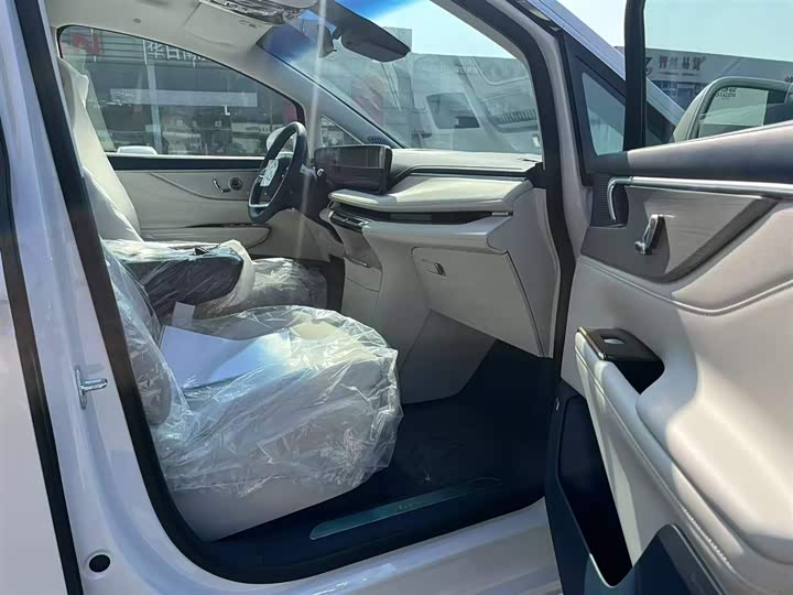 Фото 11 - Buick GL8 Hybrid