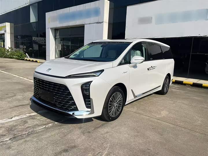 Фото 2 - Buick GL8 Hybrid