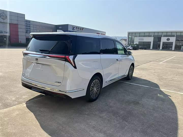 Фото 7 - Buick GL8 Hybrid