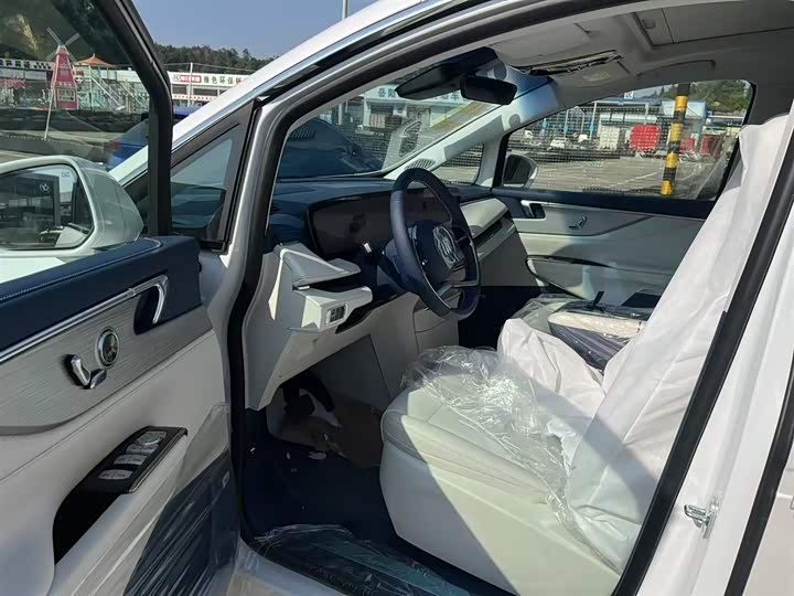 Фото 9 - Buick GL8 Hybrid