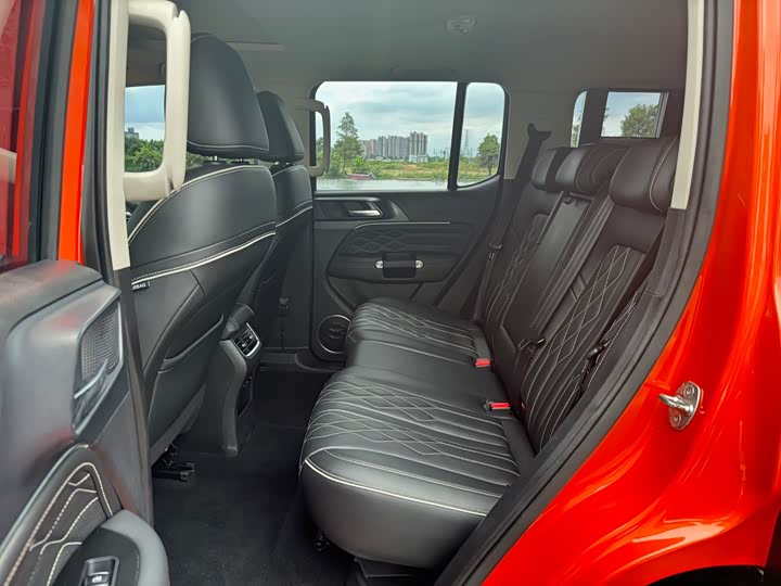 Фото 4 - Tank 300