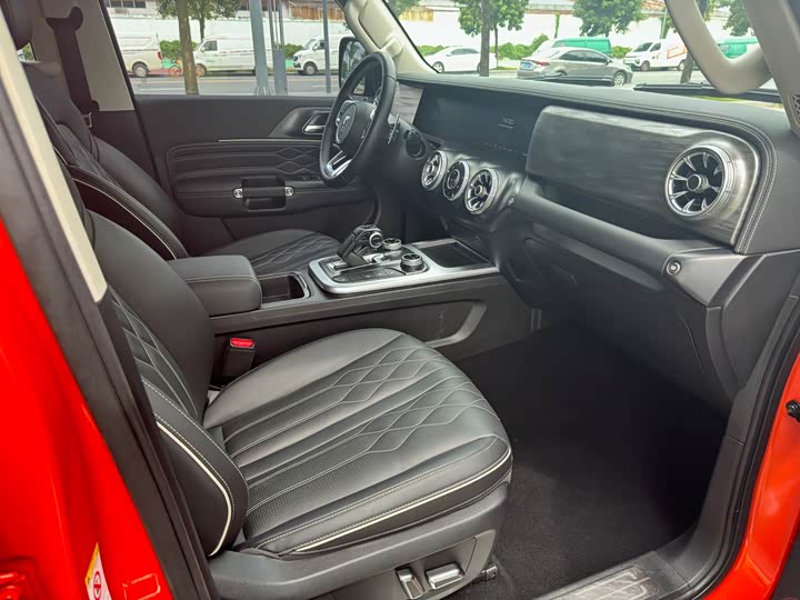 Фото 6 - Tank 300