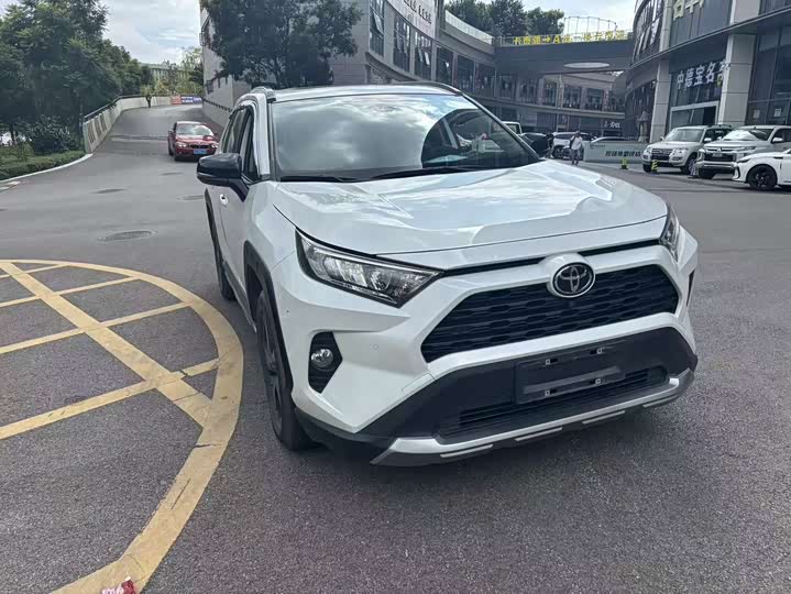 Фото 2 - Toyota RAV4