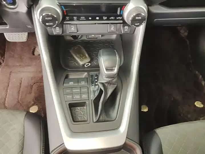 Фото 9 - Toyota RAV4