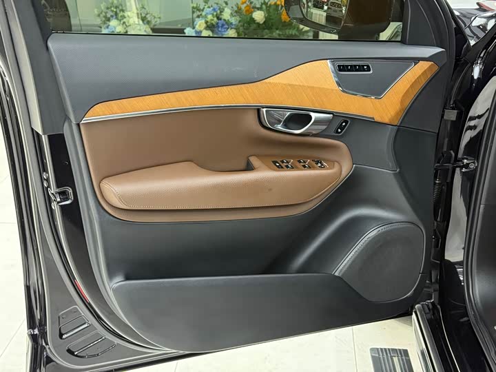 Фото 10 - Volvo XC90