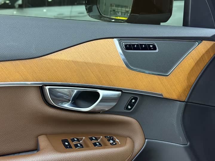 Фото 12 - Volvo XC90