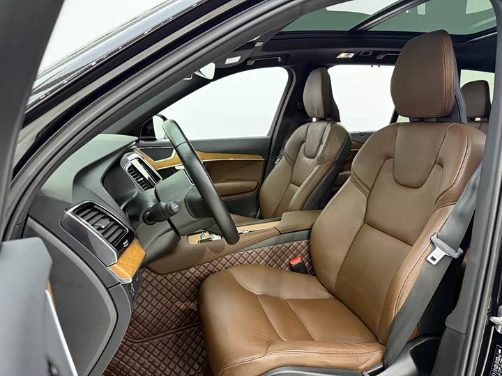 Фото 14 - Volvo XC90