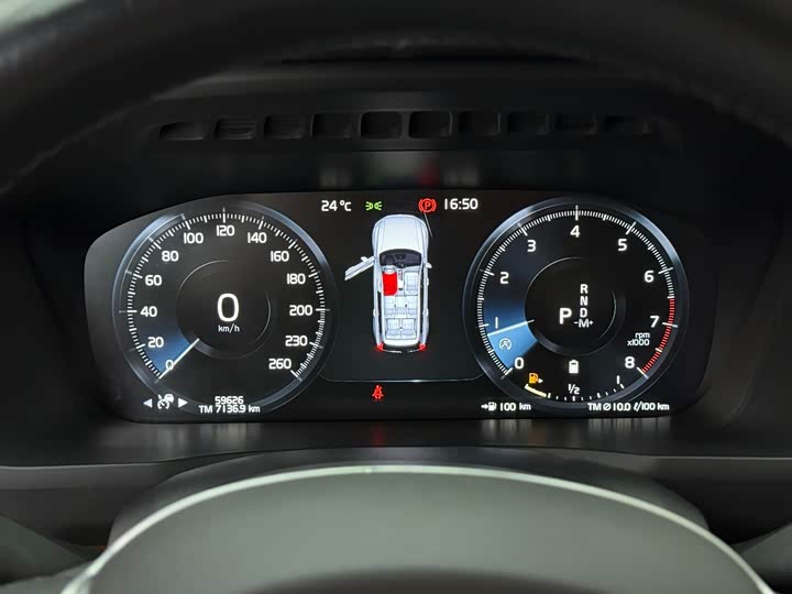 Фото 18 - Volvo XC90