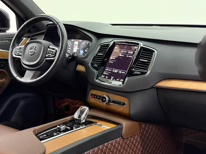 Фото 22 - Volvo XC90