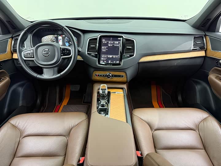 Фото 23 - Volvo XC90
