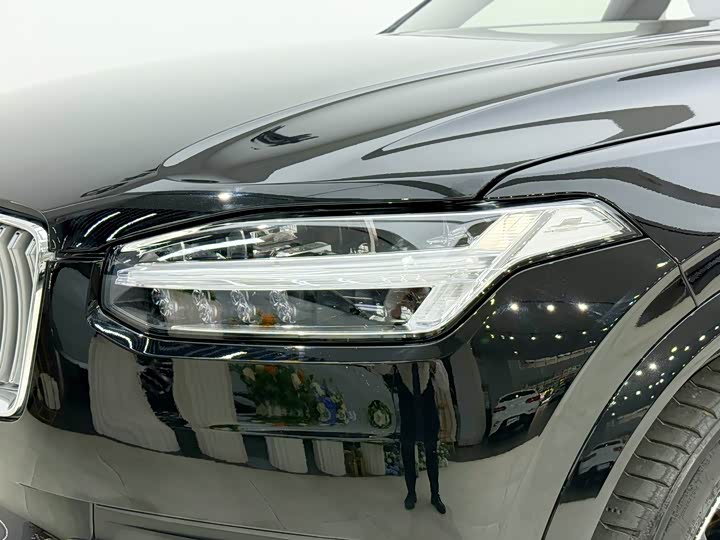 Фото 7 - Volvo XC90