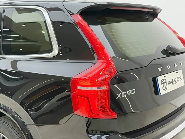 Фото 8 - Volvo XC90
