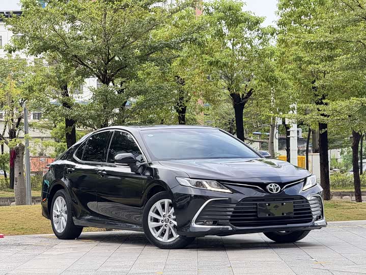 Фото 3 - Toyota Camry
