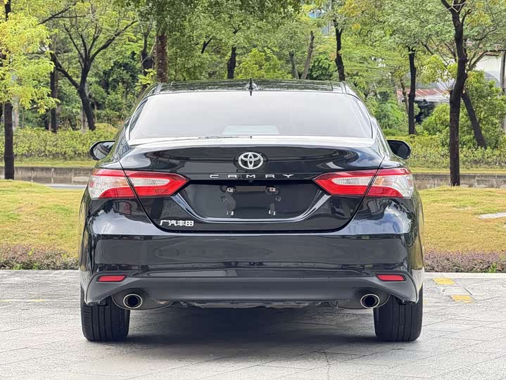 Фото 8 - Toyota Camry