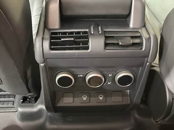 Фото 8 - Land Rover Defender