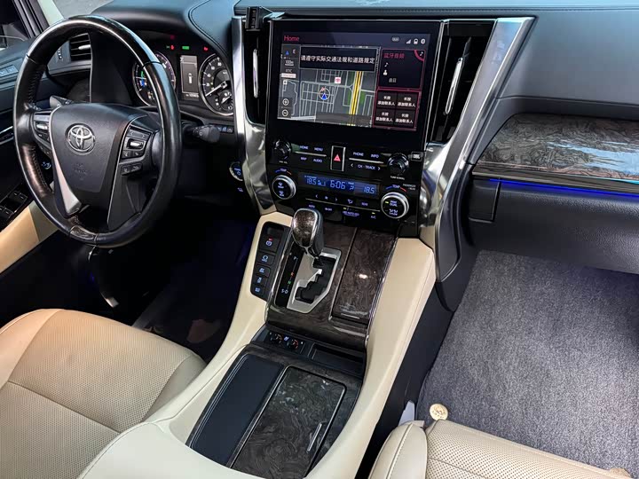 Фото 10 - Toyota Vellfire