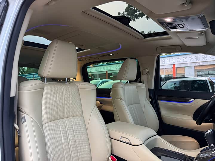 Фото 11 - Toyota Vellfire