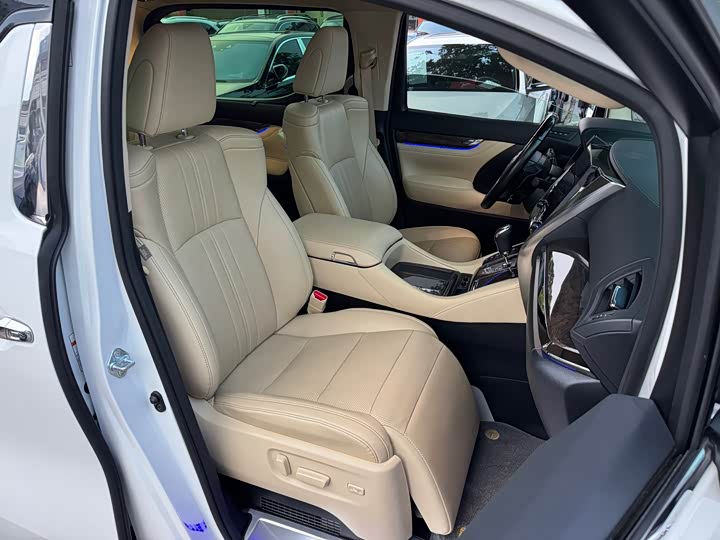 Фото 12 - Toyota Vellfire