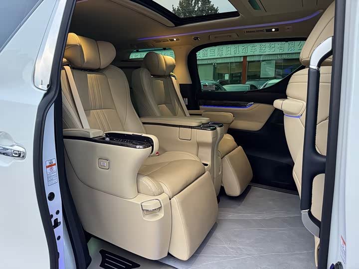 Фото 13 - Toyota Vellfire