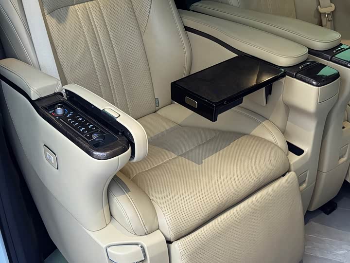 Фото 14 - Toyota Vellfire