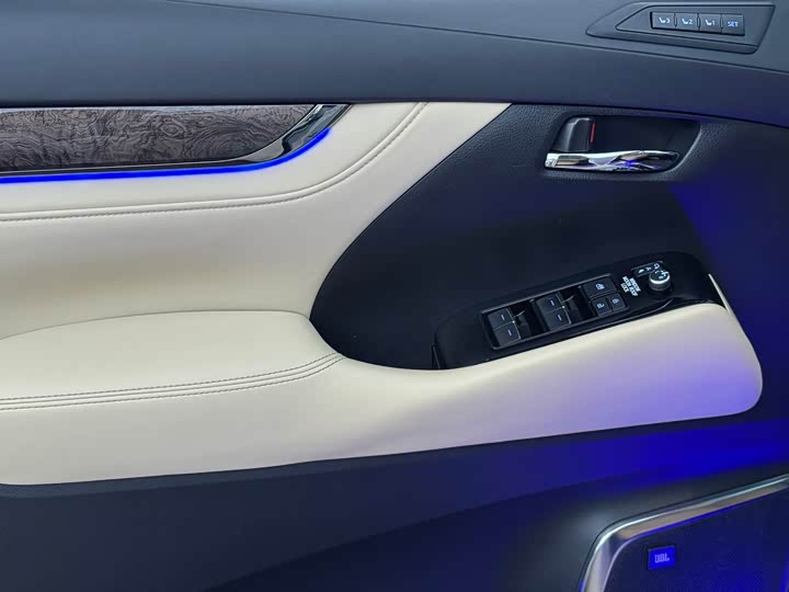 Фото 16 - Toyota Vellfire