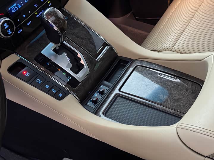 Фото 17 - Toyota Vellfire