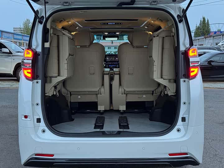 Фото 19 - Toyota Vellfire