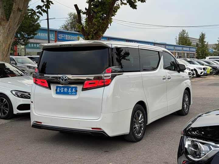 Фото 4 - Toyota Vellfire
