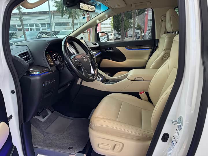 Фото 5 - Toyota Vellfire