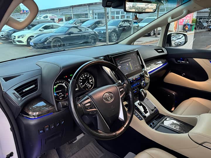 Фото 8 - Toyota Vellfire