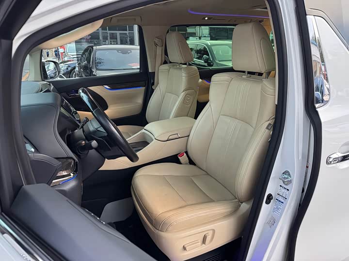 Фото 9 - Toyota Vellfire