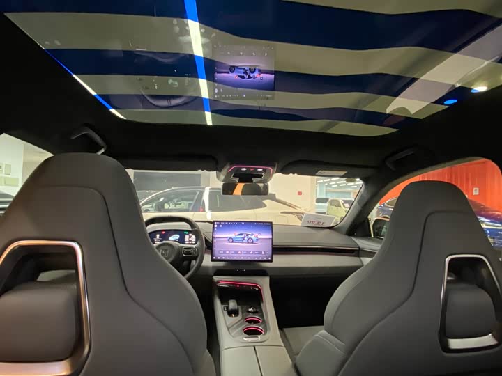 Фото 10 - Zeekr 001