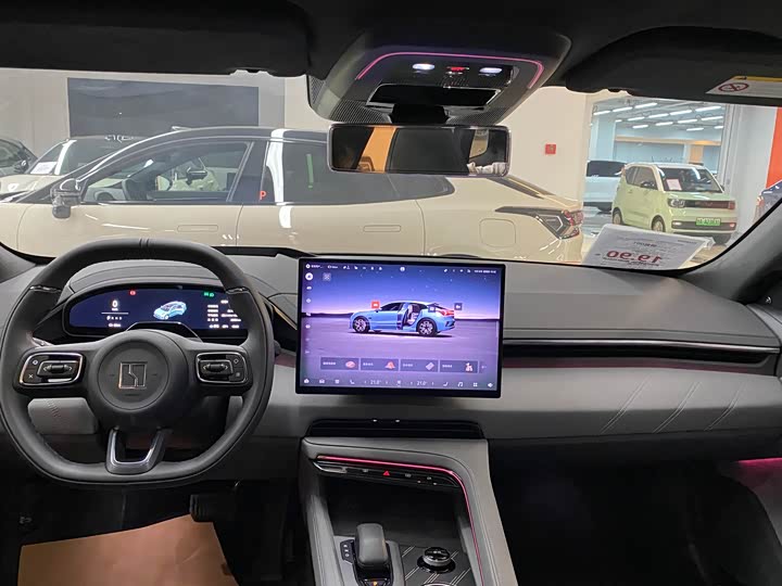 Фото 12 - Zeekr 001