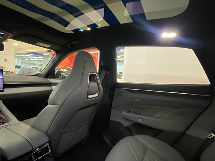 Фото 13 - Zeekr 001