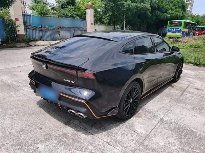 Фото 7 - Changan UNI-V