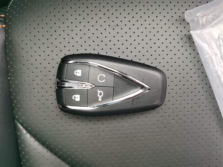 Фото 9 - Changan UNI-V